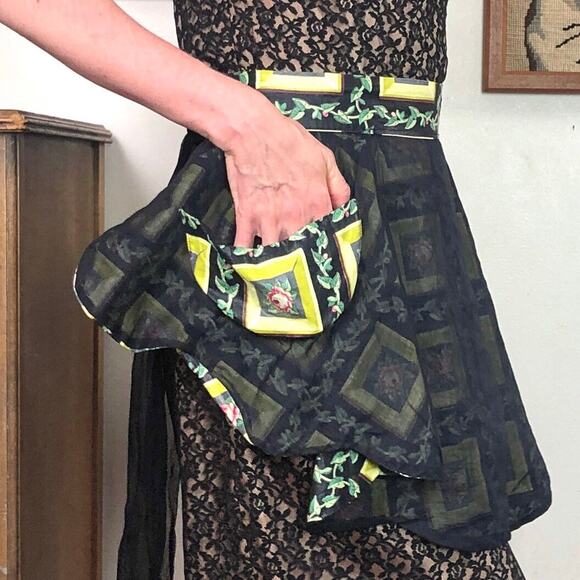 Vintage Rose Print Apron, 1950s Reversible Cotton and Chiffon Mid Century Apron - Picture 8 of 10